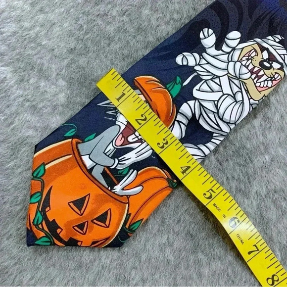 Vintage 90s Looney Tunes Halloween Tie - Picture 7 of 7